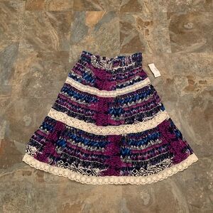 Patterned mid-length skirt, size 0X. NWT